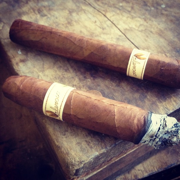 Valeroso Cigars smoking