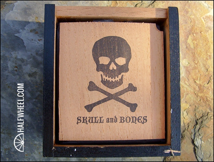 Viaje Skull and Bones “?” Box-Pressed (2011) 4.jpg