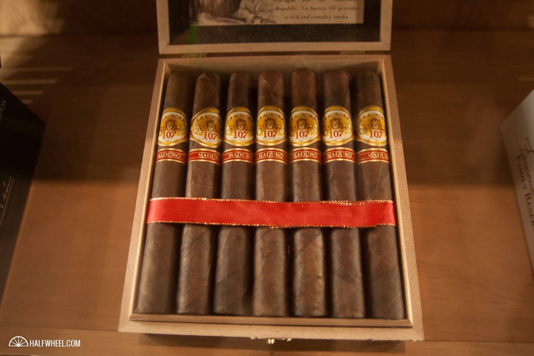 La Aurora Miami Cigar IPCPR 2014-07