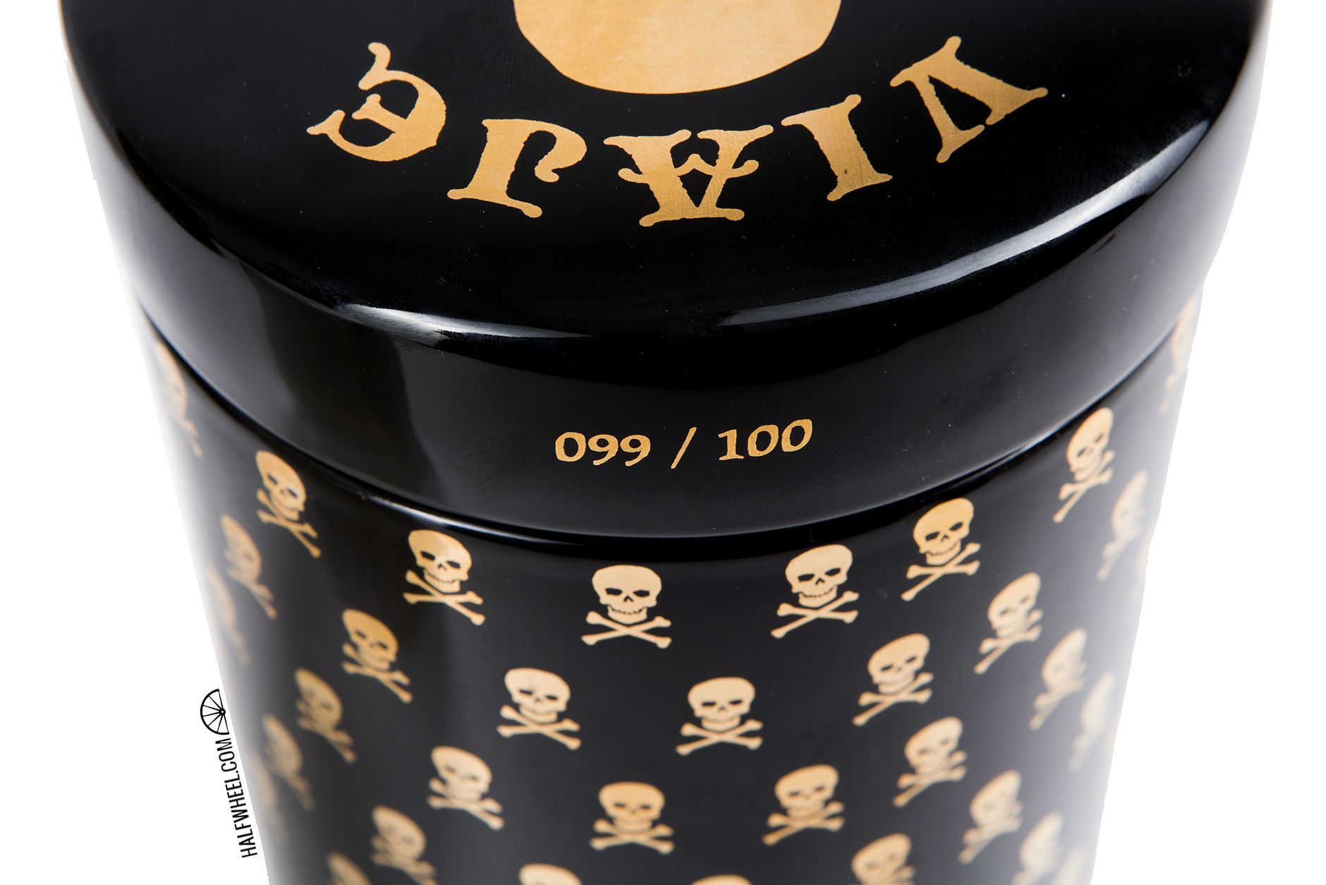 Viaje Skull and Bones Ten Ton Tess Gold Collector's Edition Jar 3