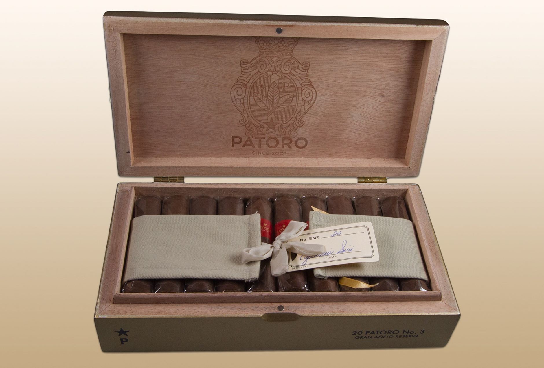 Patoro Gran Anejo Reserva open box feature